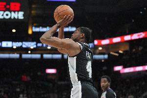 场均19.6分4篮板！马刺迎战独行侠 福克斯赛前决定是否出战