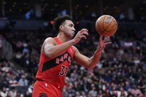 活力十足！TJD首秀15分钟4中2拿到10分10板 其中8前场板