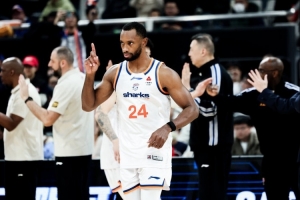 弗格：赢球是因为中场调整得当 在我状态起伏时教练始终信任我