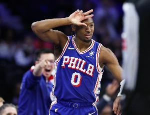 表现很稳定！马克西21中8得29分9板6助 末节独得13分&正负值+14