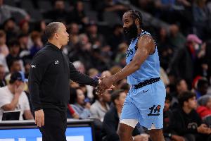 哈登：快船是我经历过最好的团队之一&从上到下都是 我们坦诚相待