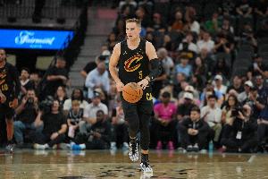 这个射手有点冷！梅里尔6中0仅靠罚球得2分1板2助 其中三分5中0