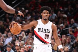 一场大胜欢迎回归！亨德森时隔51场复出 拿11分5板9助&正负值+19