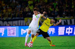 热身赛受伤！国安官方：何宇鹏左足第五跖骨基底骨折，将接受手术