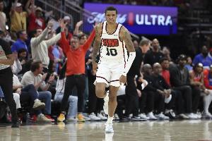 一扫颓势！小贾巴里·史密斯近11战场均16分6.8板0.9断1.5帽