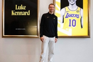 肯纳德：体检还有部分流程待完成 希望今天搞定明天打勇士首秀！