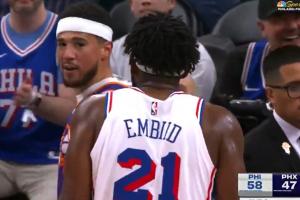 布克：我对恩比德说他那么出色不该假摔 我们打过奥运&我尊重他