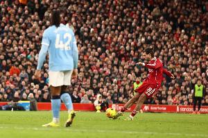 TA：索博本赛季多次为利物浦挺身而出，但队友们再次辜负了他