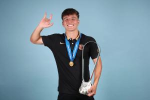 罗马诺：巴萨今日将与18岁中场胡安·埃尔南德斯续约至2028年