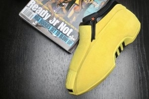 致敬曼巴！勇士客战湖人 库里上脚阿迪达斯科比2代签名鞋