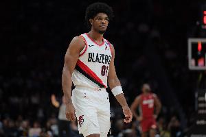 斯普利特：亨德森今天有出场时间限制 背靠背是否出战需观察状态