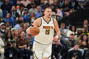 让队友先多打打！约基奇半场5中2得6分8板7助 4次失误稍有点多