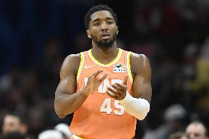 阿特金森：哈登到来后米切尔的状态明显不一样了 他的斗志更足了