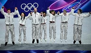 沥青颁奖台导致领奖选手冰刀损坏，米兰冬奥会组委会致歉