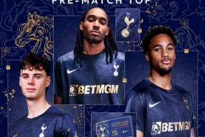 热刺推出马年主题热身服，采用线描风格、由中国艺术家设计