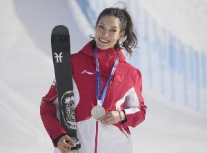 谷爱凌摘银后遭美国网友网暴：叛徒！恶心！花美国的钱却选择中国