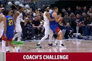 很关键！约基奇强攻造成阿伦犯规 骑士挑战失败了