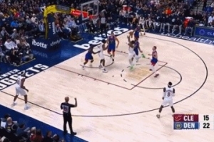 只玩高难度！米切尔突破转身一打二 扭身抛投命中&可惜加罚未中