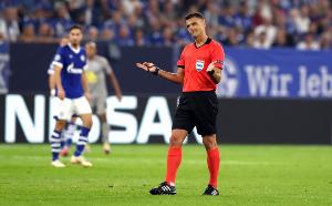 阿斯：塞维利亚争议判罚频现，主裁判曼萨诺和VAR被认为判罚不公