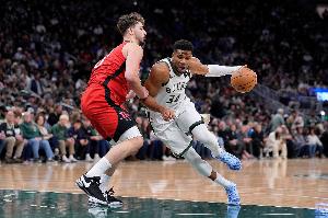 帕金斯：乌度卡天天骂申京 火箭还拿他当非卖品？用他换字母啊