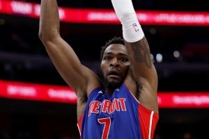 里德谈冲突：板凳席上的队友也想上去帮忙 我们100000%支持彼此