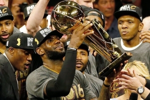 前骑士经理：16年全队做出巨大牺牲 我们围绕詹姆斯搭建合适阵容