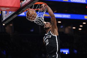 扣爽了！克拉克斯顿半场8中7得15分各种暴扣&没进的还是空接扣飞