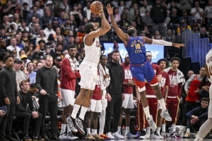 骑掘裁判报告：漏判1次对掘金不利 哈登关键三分落地时异常伸腿