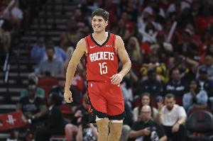 下半场13分！谢泼德10中6拿到16分6板4助 三分6中4