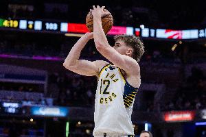 右膝前十字韧带撕裂！卡莱尔：弗菲预计需要8-12个月恢复