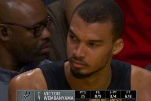 予取予求！文班首节8分钟9中8已砍25分创个人单节新高 三分4中3