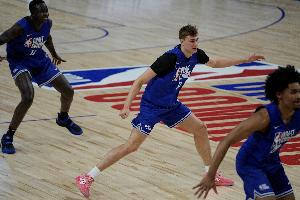 弗拉格：马卢阿奇是我的兄弟 毫不怀疑他能成为优秀的职业球员