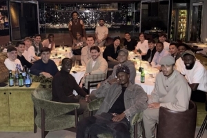 记者：维尼修斯组织皇马球员聚餐，他是餐厅老板之一