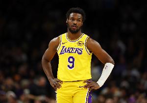 时间给不少！布朗尼半场12分钟3中1拿到3分3助 正负值-12