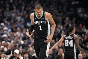 文班亚马26分钟砍下40分 为1954-55赛季引入进攻时限以来第5次