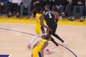 布朗尼谈防守文班：虽然我个子较小 但我做好了应对挑战的准备