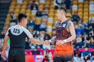 喜提30万奖金！山东末节一波流击败广厦 夺第二届俱乐部杯季军！