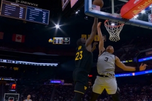 专注！追梦奋力防下文班亚马 随后长驱直入反击得手