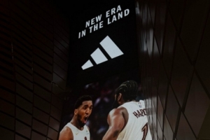 哈登转发！骑士官方晒哈登&米切尔海报：克利夫兰新时代