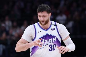 手上有活！努尔基奇弧顶单手弧线妙传马尔卡宁暴扣