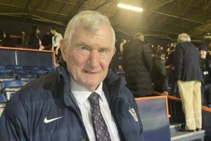 太阳报：81岁热刺名宿大卫·普利特遭遇严重摔伤，目前正接受治疗