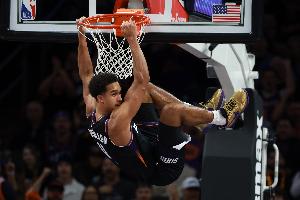 这年轻人！伊戈达罗假传骗过对手 冲击内线力劈华山