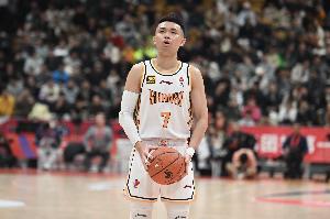 媒体人：原帅在昨天训练中脚部受伤 将缺席今晚的俱乐部杯决赛