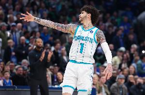 乱枪扫射！拉梅洛·鲍尔21中8砍24分4板6助 三分18中7&正负值+9