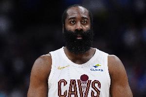 哈登：骑士有投射能力教练组也很棒 队友不自私愿为赢球付出一切