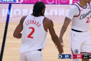 发力了！伦纳德三分&连续反击连拿7分反超并打停火箭