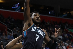 完美填坑！里德先发17中10砍22分 抢3前场板&防守给力2断4帽