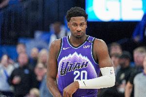 予取予求！小贾伦半场8中6高效拿下18分 首节独得12分