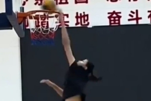 中国女篮的文班亚马？14岁的曹熙琛已长到2米20 刚从女排转项女篮