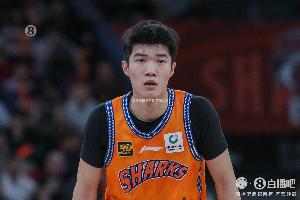 媒体人：上海今年阵容的厚度和容错率更进一步 偰李永炜成长了